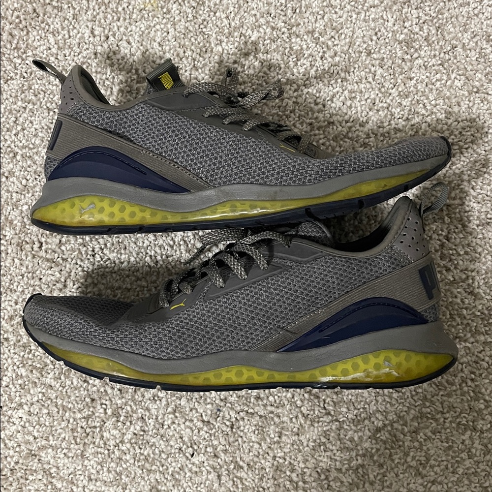Men's Gray Athletic Shoes size 8.5